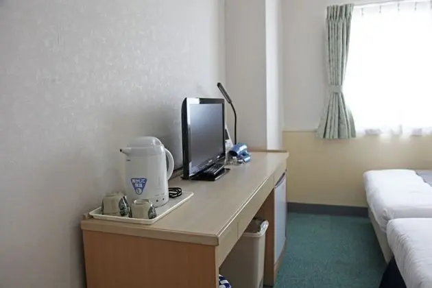 Üç Kişilik Oda, Sigara İçilmez