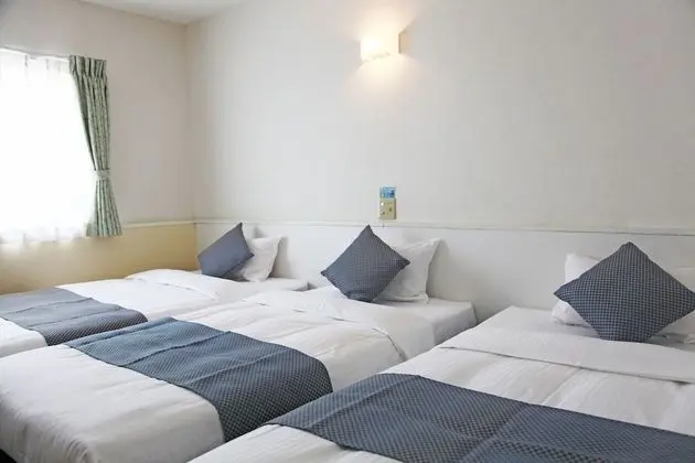 Üç Kişilik Oda, Sigara İçilmez