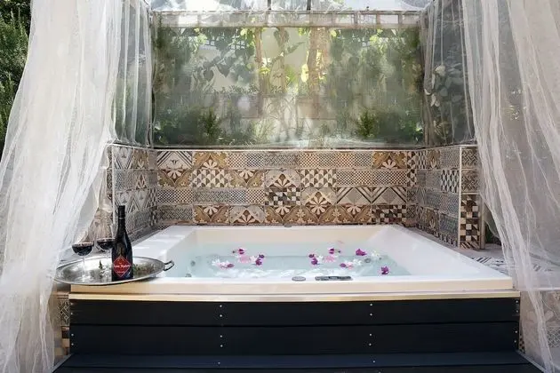 Comfort Tek Büyük Yataklı Oda, Sıcak Su Küveti, Bahçe Manzaralı