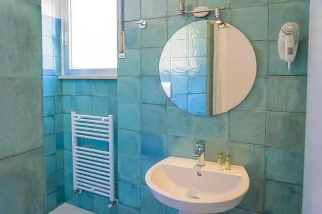 Comfort Tek Büyük Yataklı Oda, Kısmi Deniz Manzaralı