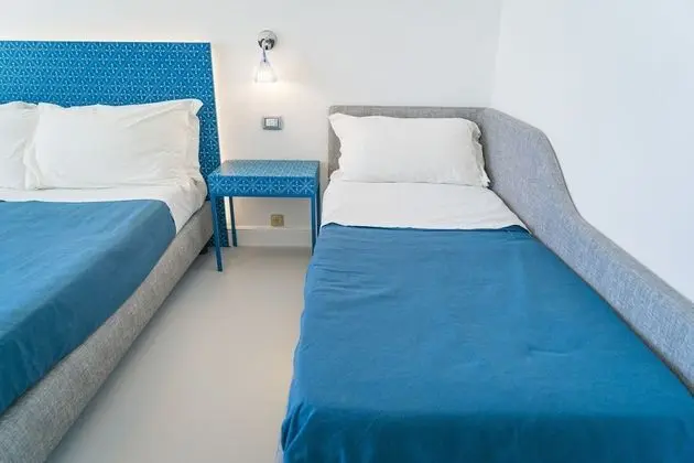 Üç Kişilik Oda, Deniz Manzaralı