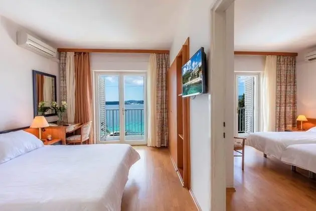 Superior double room with sea view balcony, additional bed