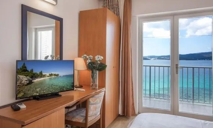 Superior double room with sea view balcony, additional bed
