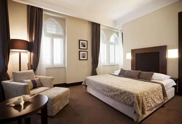 Classic Tek Büyük Yataklı Oda