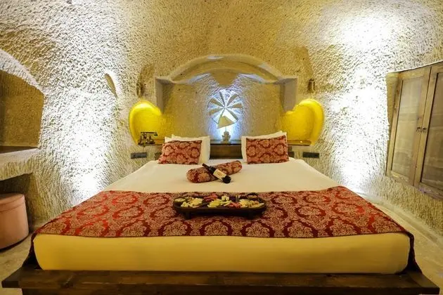 Cave Suite,    , Jakuzili