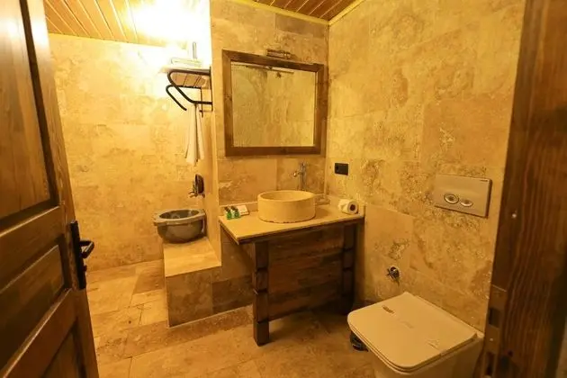 Cave Suite,    , Jakuzili