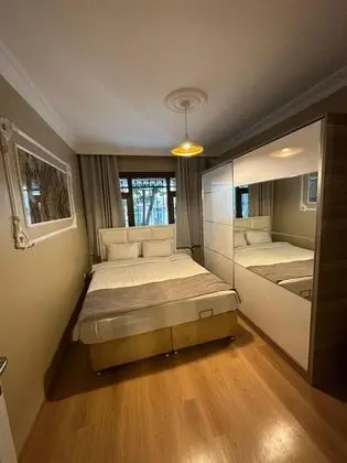 House,bahçe Manzaralı,yemek Masası