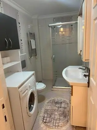 House,bahçe Manzaralı,yemek Masası