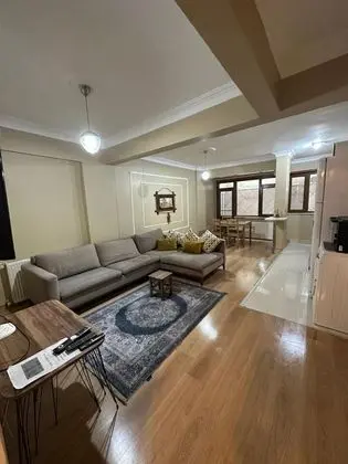 House,bahçe Manzaralı,yemek Masası