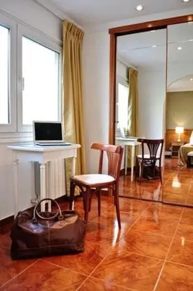 Premium Tek Büyük Yataklı Oda