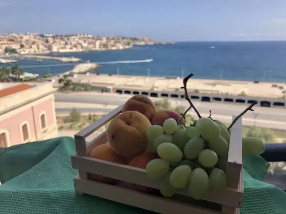 Deluxe Tek Büyük Yataklı Oda, Deniz Manzaralı