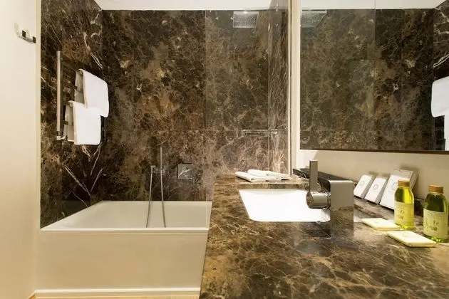 Deluxe Üç Kişilik Oda, Bahçe Manzaralı
