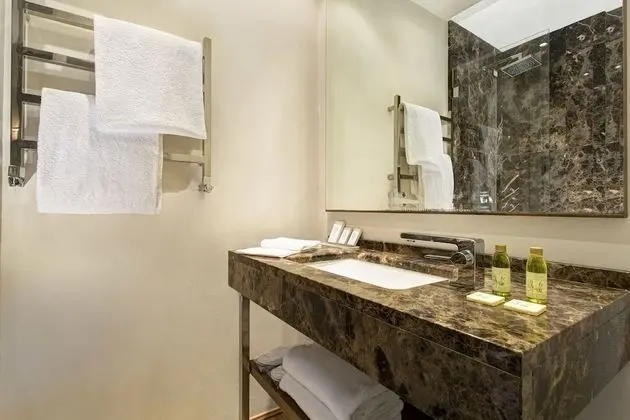 Deluxe Üç Kişilik Oda, Bahçe Manzaralı