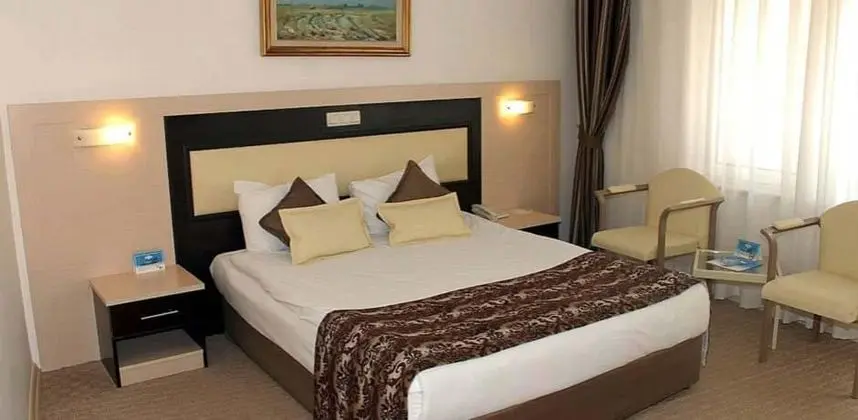 Köşe Suit