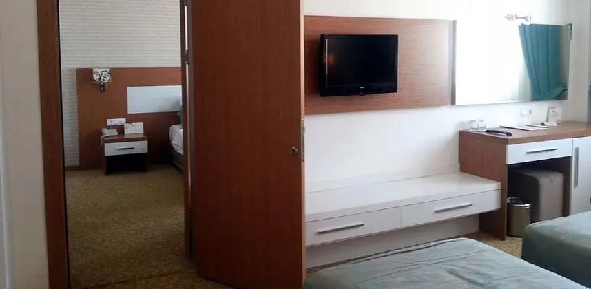 Köşe Suit