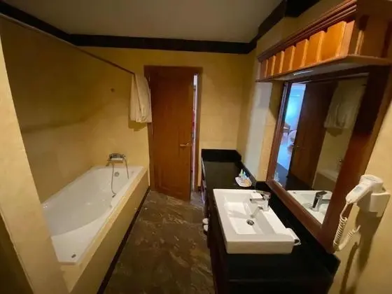 Deluxe City View Business Twin Room