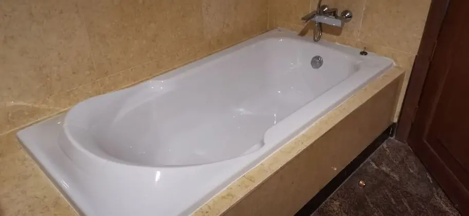 Deluxe City View Business Twin Room with Bathtub