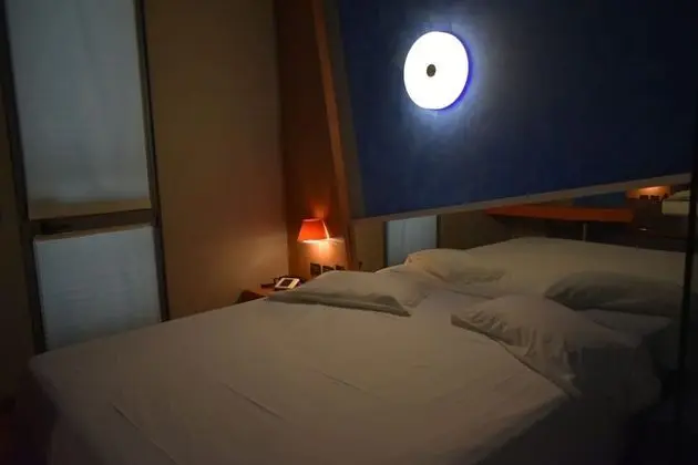 Economy Oda, 1 Büyük (Queen) Boy Yatak