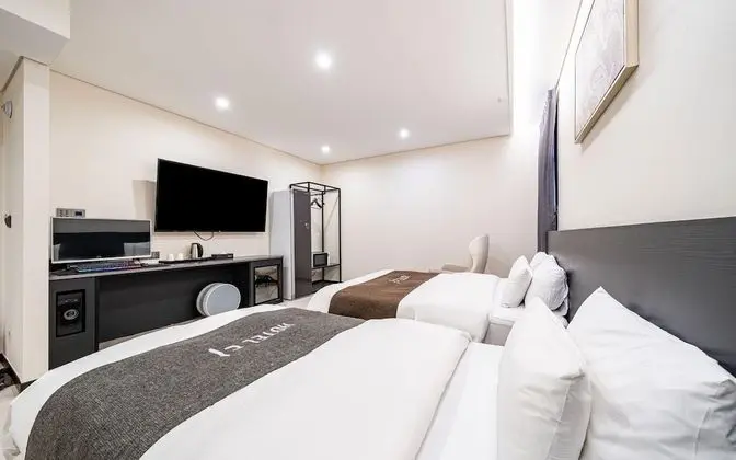 Oda (Deluxe Twin B (42 65-inch TV Double +)