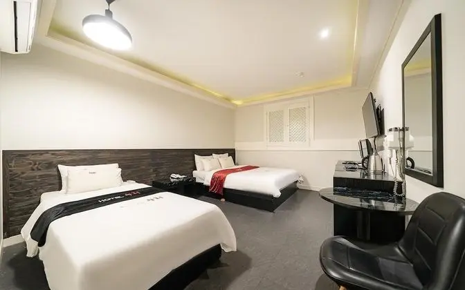 Oda (Business Twin B - King + Single Bed ()