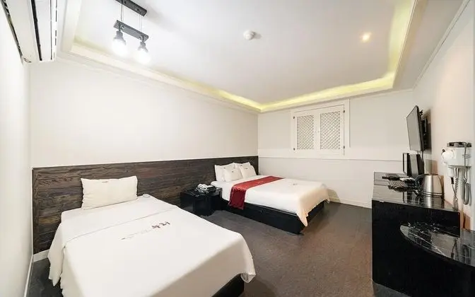 Oda (Business Twin B - King + Single Bed ()