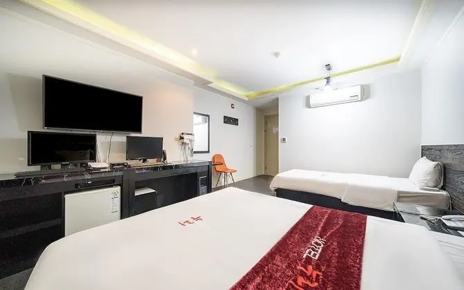 Oda (Business Twin B - King + Single Bed ()