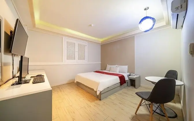 Oda (Semi-private room with king bed (15% )