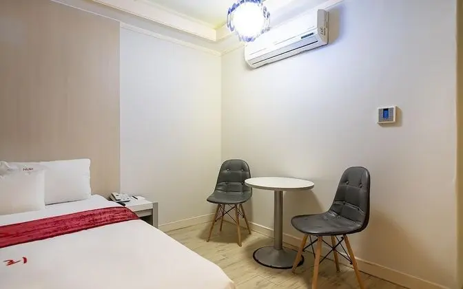 Oda (Semi-private room with king bed (15% )