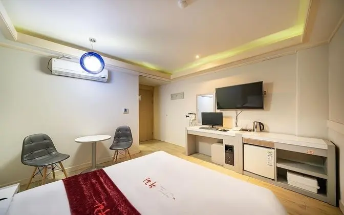 Oda (Semi-private room with king bed (15% )