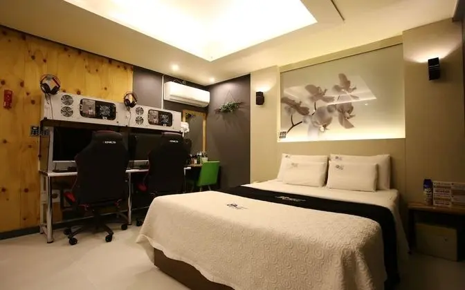 Oda (Game room (PUBG available RTX2060 gam)