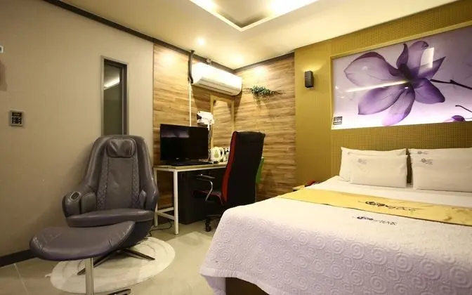 Oda (Massage Chair room)
