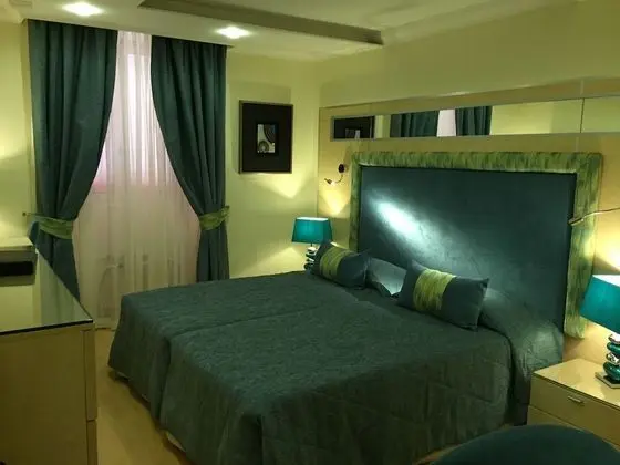 Büyük Yataklı Tek Kişilik Oda