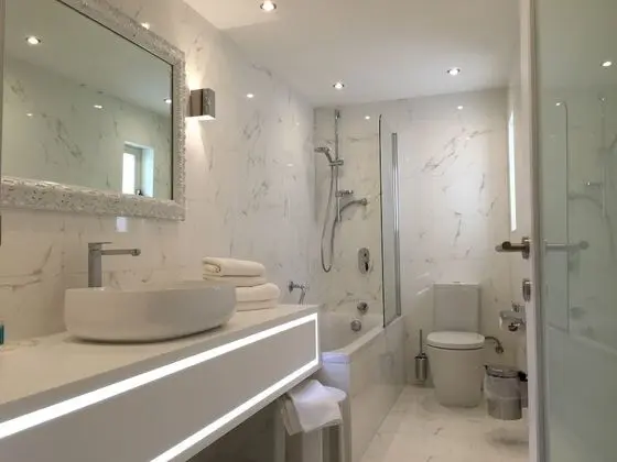 Büyük Yataklı Tek Kişilik Oda