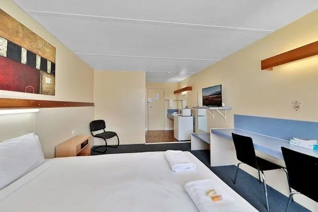 Economy Queen Room