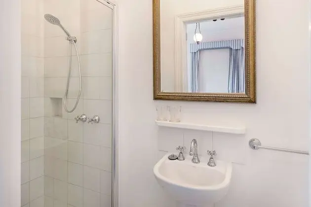 Standard Oda, Sigara İçilmez (Courtyard Room - Upstairs)