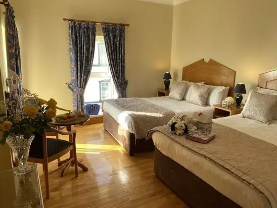 Family Oda (1 Double and 2 Single Beds)