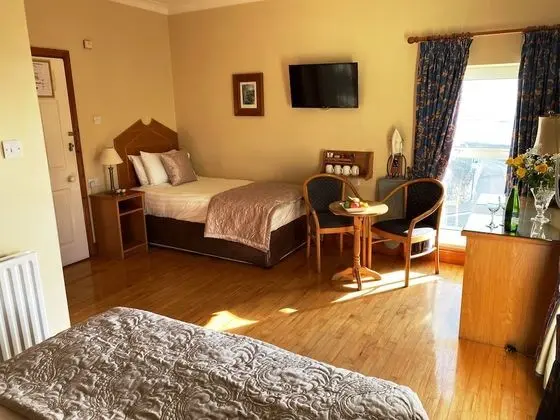 Üç Kişilik Oda (1 Double and 1 Single Bed)