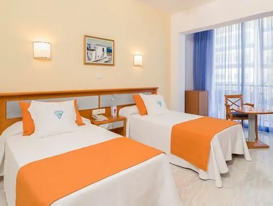 Tek Büyük veya İki Ayrı Yataklı Oda, Balkon, Bahçe Manzaralı