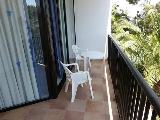 Tek Büyük veya İki Ayrı Yataklı Oda, Balkon, Bahçe Manzaralı