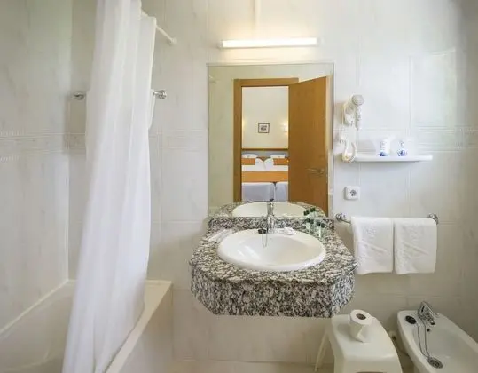 Tek Büyük veya İki Ayrı Yataklı Oda, Balkon, Bahçe Manzaralı