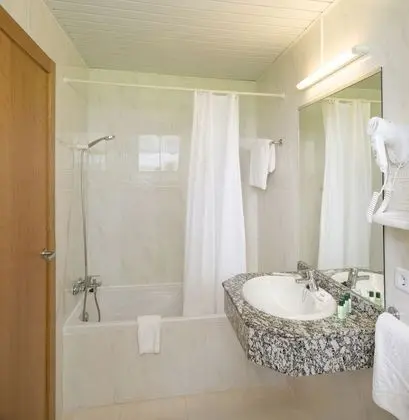 Tek Büyük veya İki Ayrı Yataklı Oda, Balkon, Deniz Manzaralı