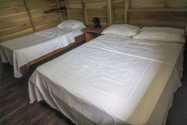 Tek Büyük Yataklı Oda, 2 Yatak Odası, Özel Banyo, Bahçe Manzaralı