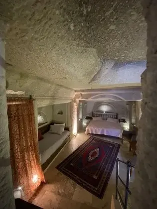 Deluxe Üç Kişilik Oda (Cave)