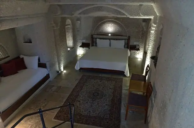 Deluxe Üç Kişilik Oda (Cave)