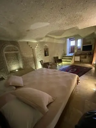 Deluxe Üç Kişilik Oda (Cave)