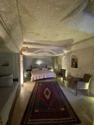 Deluxe Üç Kişilik Oda (Cave)