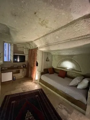 Deluxe Üç Kişilik Oda (Cave)