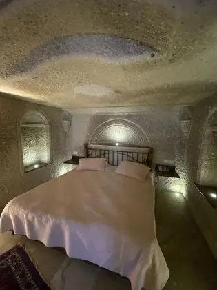 Deluxe Üç Kişilik Oda (Cave)