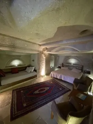 Deluxe Üç Kişilik Oda (Cave)