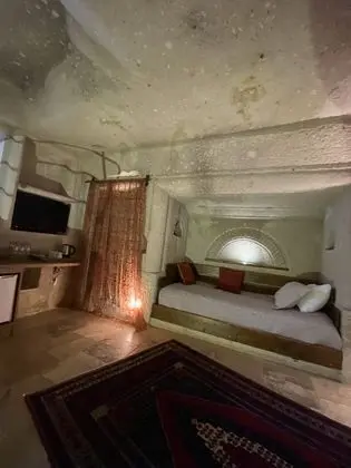 Deluxe Üç Kişilik Oda (Cave)